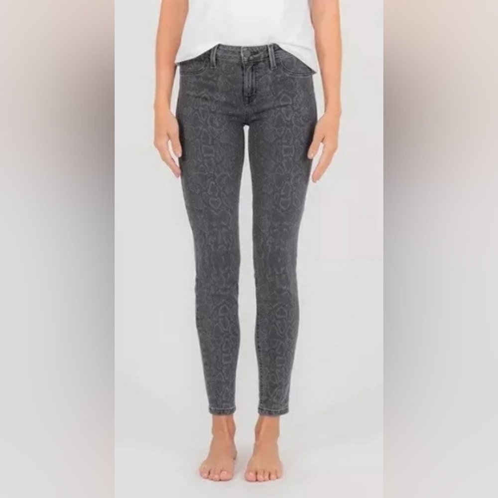 Level 99 Snakeskin Print Mid Rise Gray Skinny Jeans GUC